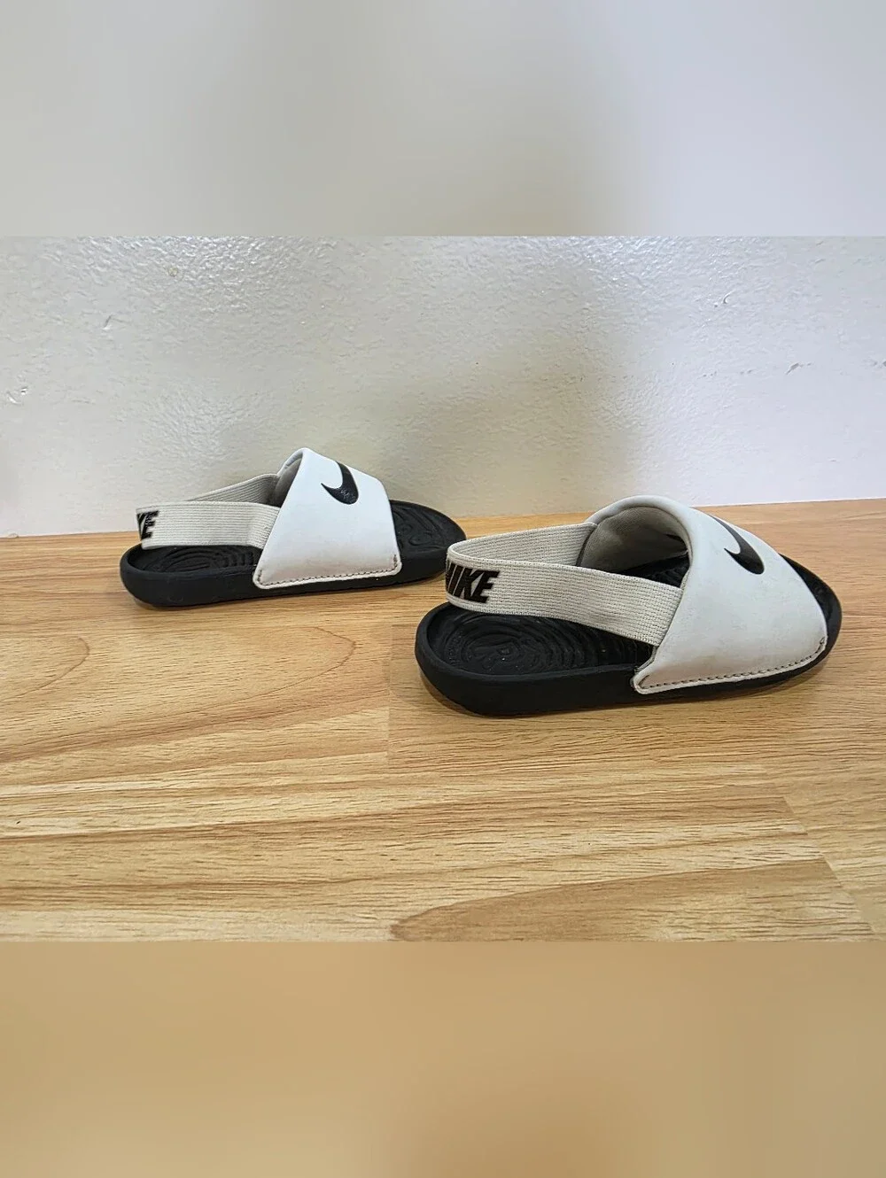 Nike Kids Kawa BV1094-100 White Black Slip-On Open Toe Slide Sandals Size 8C